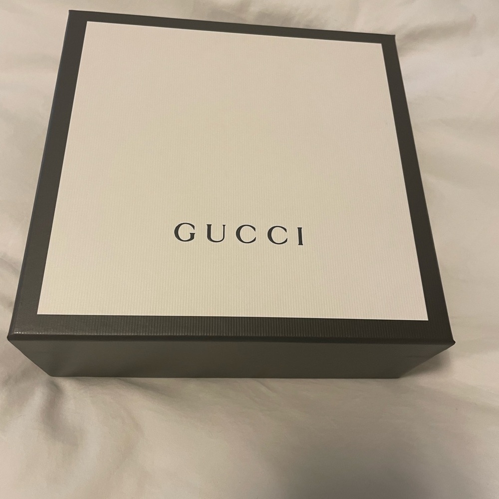 Gucci Black Leather Belt with Gold Buckle - Picture 5 of 6